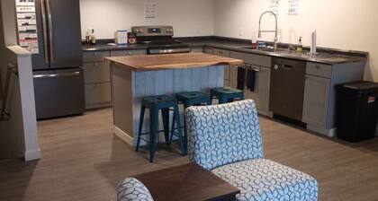 Downtown Studio - Peacock