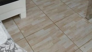 A small kitchen with a gas stove, a sink, and a tiled backsplash. - Pousada Maramar (Fernando de Noronha)