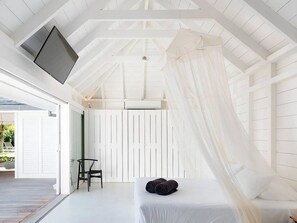 7 bedrooms, desk, iron/ironing board, WiFi