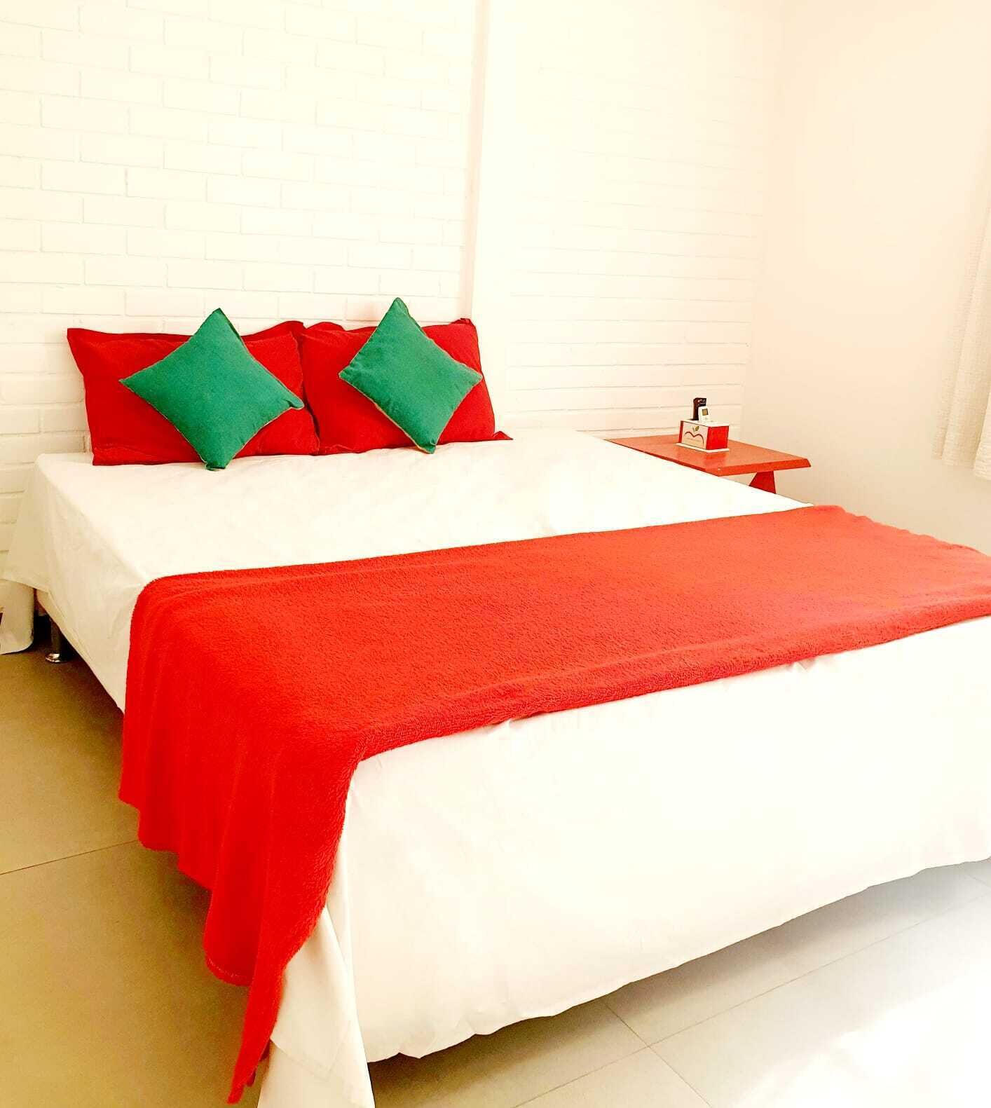 Quarto casal clássico | Wi-Fi de cortesia, roupa de cama