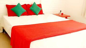 Quarto casal clássico | Wi-Fi de cortesia, roupa de cama