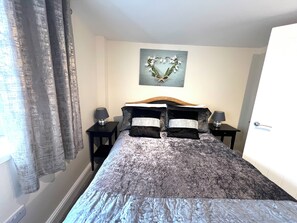 2 chambres, fer et planche à repasser, Wi-Fi gratuit, draps fournis