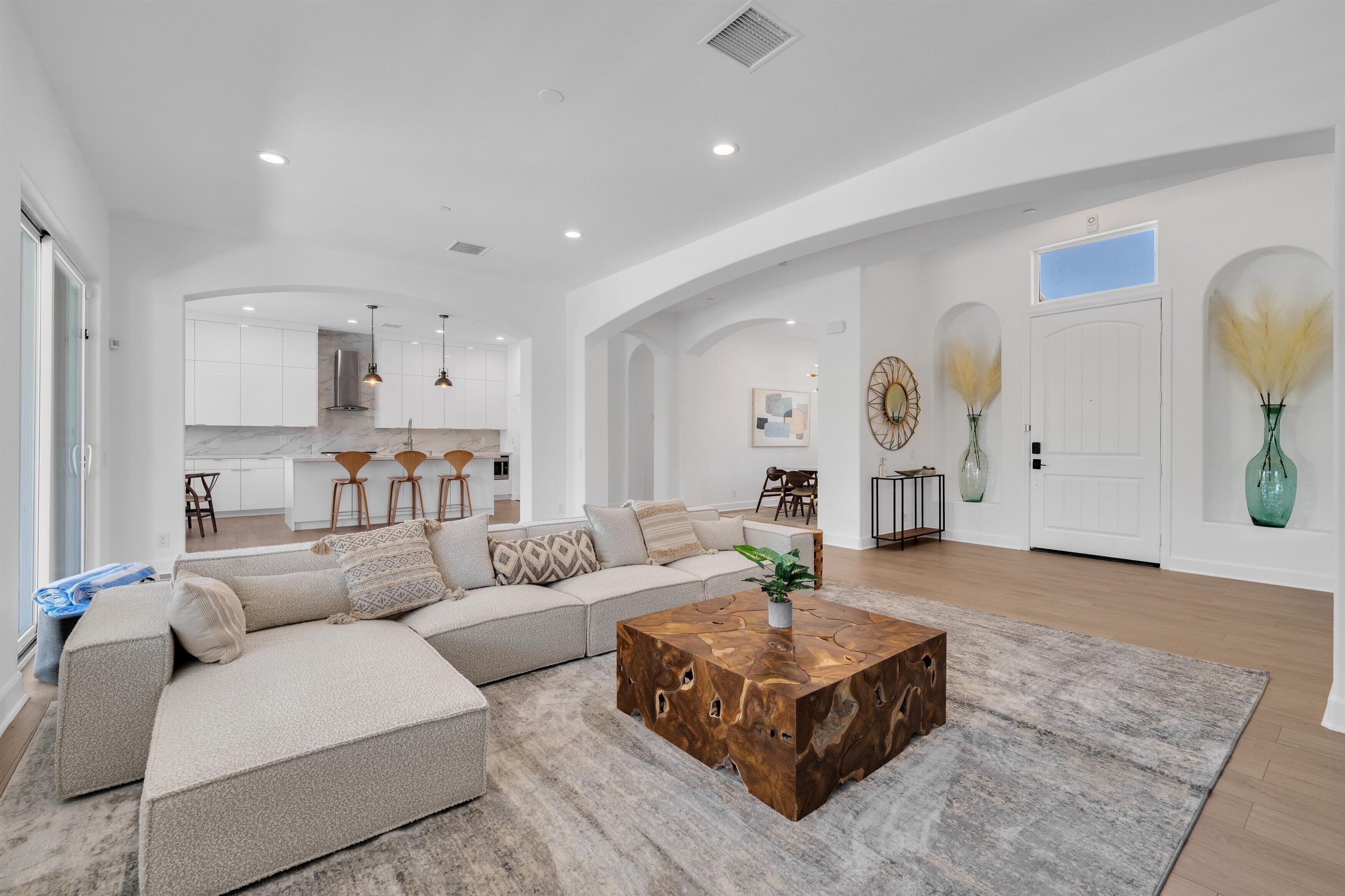 Smart TV, fireplace, computer monitors, printers