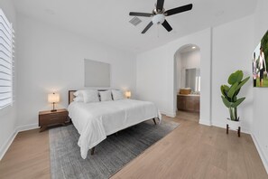 4 slaapkamers, een bureau, een strijkplank/strijkijzer, gratis wifi