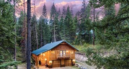 Cutthroat Cabin: Large cabin with creek, 5 min. to Terrace Lakes for golf