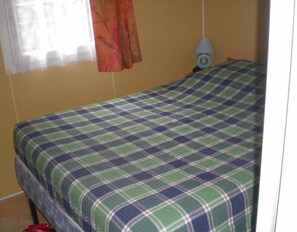 2 chambres, fer et planche à repasser