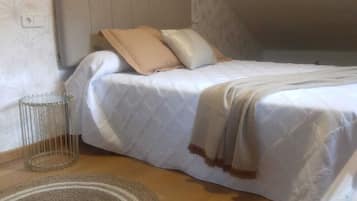 4 slaapkamers, een strijkplank/strijkijzer, reisbedje, wifi