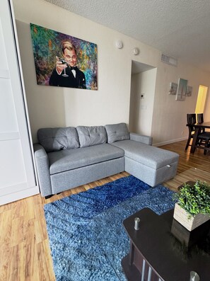 Smart TV - Tropical ocean view one bedroom (Hollywood)