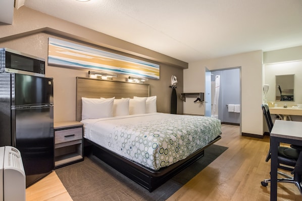 Desk, iron/ironing board, free cots/infant beds, free WiFi - HomeTowne Studios By Red Roof Princeton – Ewing/ Lawrenceville (Lawrenceville)