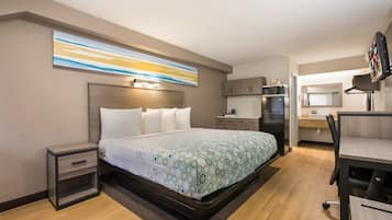 Studio, 1 King Bed, Non Smoking | Desk, iron/ironing board, free cribs/infant beds, free WiFi