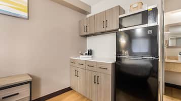 Studio, 1 King Bed, Non Smoking