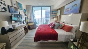 1 Schlafzimmer, Zimmersafe, Schreibtisch, Bügeleisen/Bügelbrett