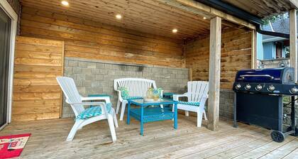 Romantic Hideaway by the lake (Entire Guest Suite)