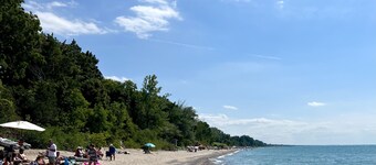 Newly-Renovated, 3-Bedroom Cottage + Bunkie, Steps to Private Beach, Grand Bend!