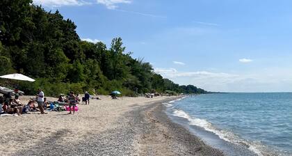 Newly-Renovated, 3-Bedroom Cottage + Bunkie, Steps to Private Beach, Grand Bend!