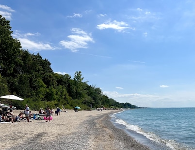 Newly-Renovated, 3-Bedroom Cottage + Bunkie, Steps to Private Beach, Grand Bend!