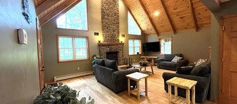 The Secluded Pocono Retreat w/ Private Pool & Hot Tub