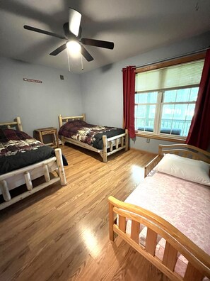 4 bedrooms, desk, iron/ironing board, free WiFi
