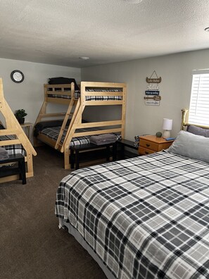 3 Schlafzimmer, Schreibtisch, Reisekinderbett, kostenloses WLAN