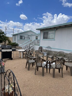 屋外ダイニングエリア