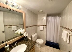 Hair dryer, towels - Saida Towers 3405 - By GISO Vacation Rentals (South Padre Island)
