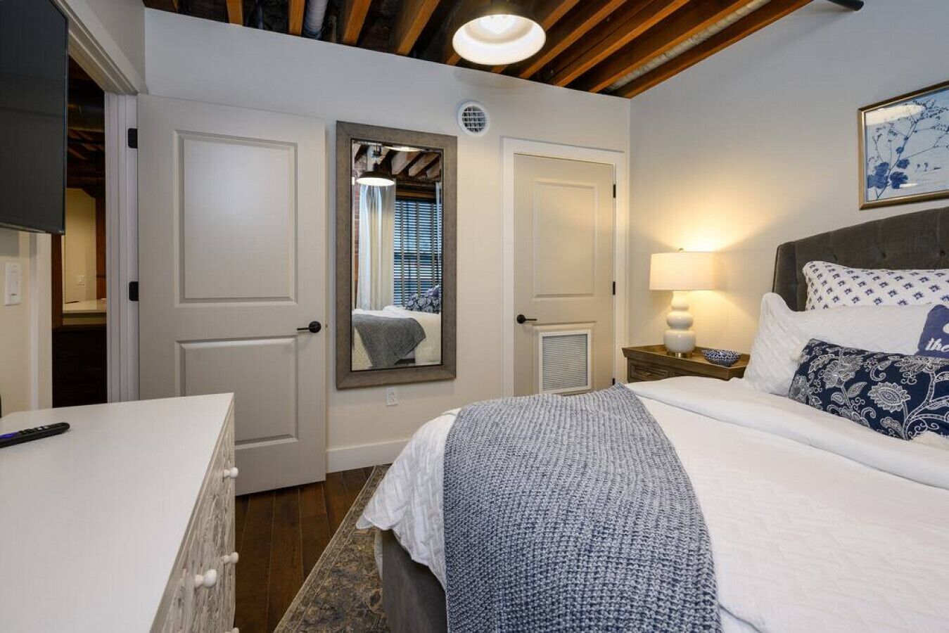 1 slaapkamer, een strijkplank/strijkijzer, gratis wifi, beddengoed