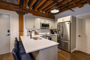 Fridge, microwave, oven, stovetop - Regal Retreat in Nashville★Pool, Gym, Free Parking (Nashville)
