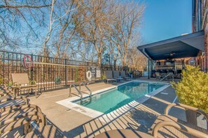 Pool - Regal Retreat in Nashville★Pool, Gym, Free Parking (Nashville)