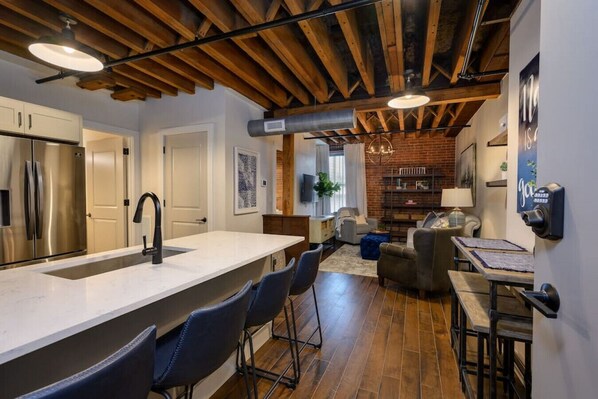 Fridge, microwave, oven, stovetop - Regal Retreat in Nashville★Pool, Gym, Free Parking (Nashville)