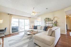 Smart TV, lettore DVD, libri, stampante