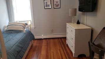 3 habitaciones, escritorio, tabla de planchar con plancha y wifi gratis