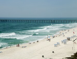 Beach nearby, sun loungers, beach towels