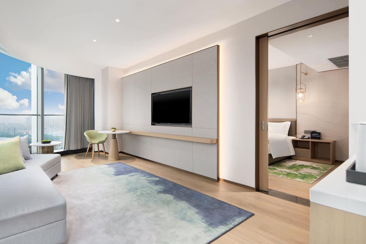 컴포트 스위트, 침실 1개, 강 전망 (Living Area) | 시내 전망