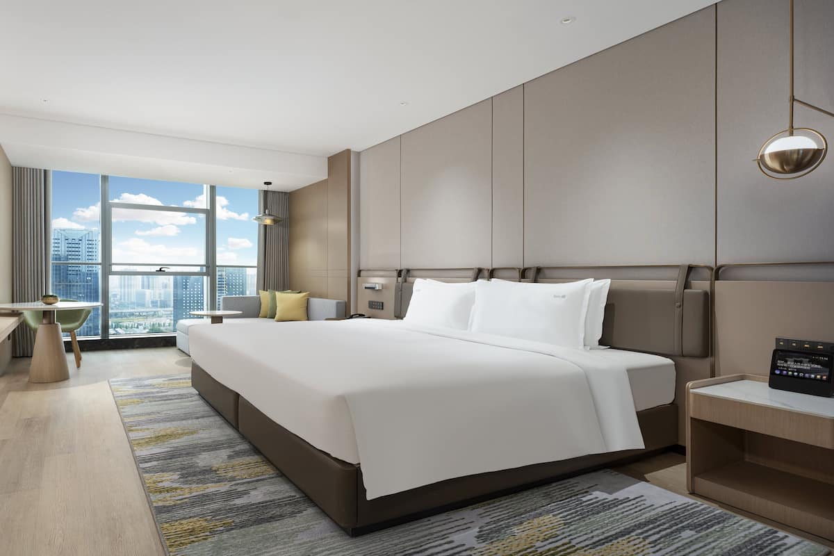 Premium Room, 1 King Bed, City View | Premium bedding, down comforters, minibar, in-room safe