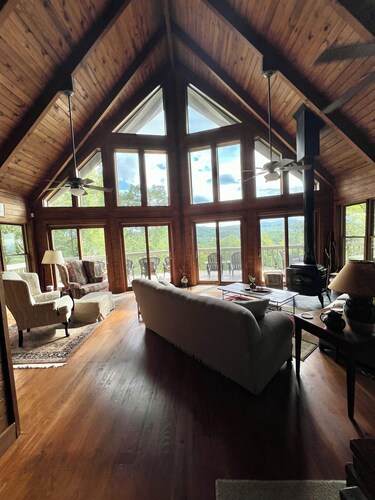 Vista Greystone Lodge-Incredible view!! Streaming tvs! Wifi! Private! Sleeps 10!