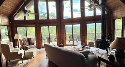 Vista Greystone Lodge-Incredible view!! Streaming tvs! Wifi! Private! Sleeps 10!