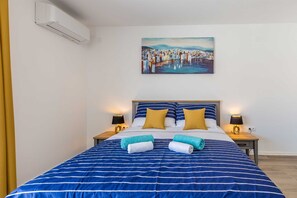 3 bedrooms, free WiFi, bed sheets - Holiday house SUNLIGHT with heated pool (Malinska)