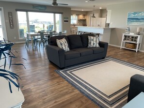 Smart TV, DVD player, books, stereo - Perfectly Peaceful- Beach Access- Bikes- Gas Grill- Beach & Bay Views (Dauphin Island)