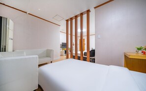 ルーム (Triple A 1 Double + 2 Single - Free B) | 1 室のベッドルーム、防音設備、WiFi (無料)、ベッドシーツ