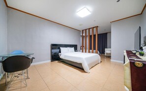 Chambre (Triple A 1 Double + 2 Single - Free B)