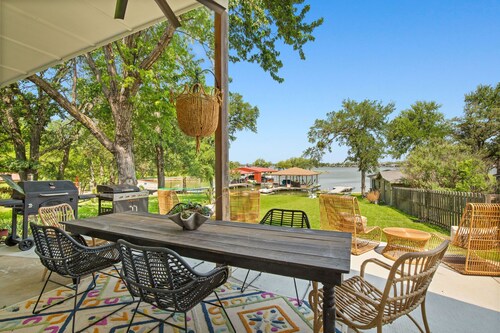 The Comanche- LakeFront "bring your tribe"