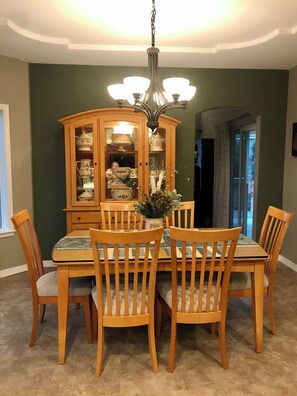 Dining - Family sized comfort with executive space too! (West Richland)