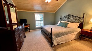 4 bedrooms, iron/ironing board, free WiFi, bed sheets - Luxury Waterfront Lodge In Toledo Bend Lake (Milam)