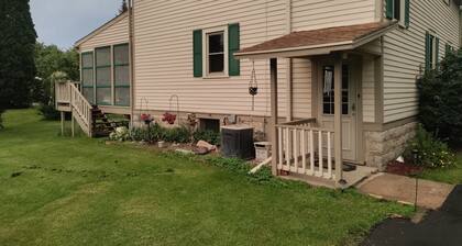 SPACIOUS 4bed/1.5bath EAA Rental- 5min from Wittman Airport!!