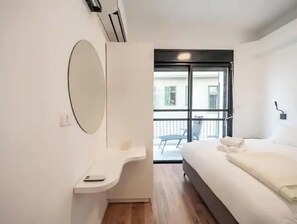 2 bedrooms, iron/ironing board, free WiFi