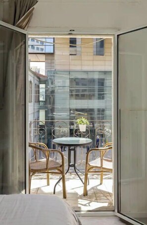 Interior - Sun Balcony Studio|Steps from Rothschild Boulevard (Tel Aviv)