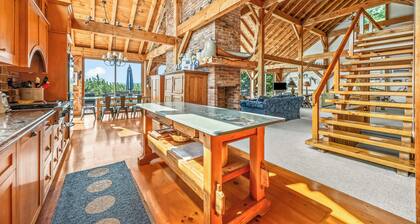 The Dunn Main House - Gorgeous home on Mooselookmeguntic Lake