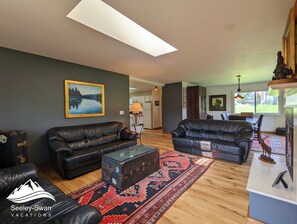 Een smart-tv en een dvd-speler