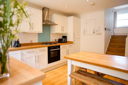 9 Solent Landing -  a family friendly house that sleeps 6 guests  in 3 bedrooms