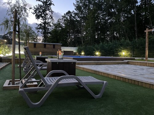 Apartment with pool steps from the beach 